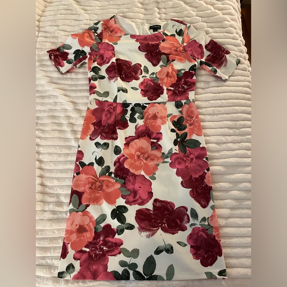 Liz Claiborne Floral spring bodycon dress size 12 selling as it does not fit